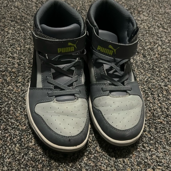 Pumas boys size 3.5c. Preloved in good condition. Color: Gray - Picture 1 of 5